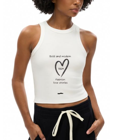 Cropped Love Graphic Tee – Trendy & Playful Style